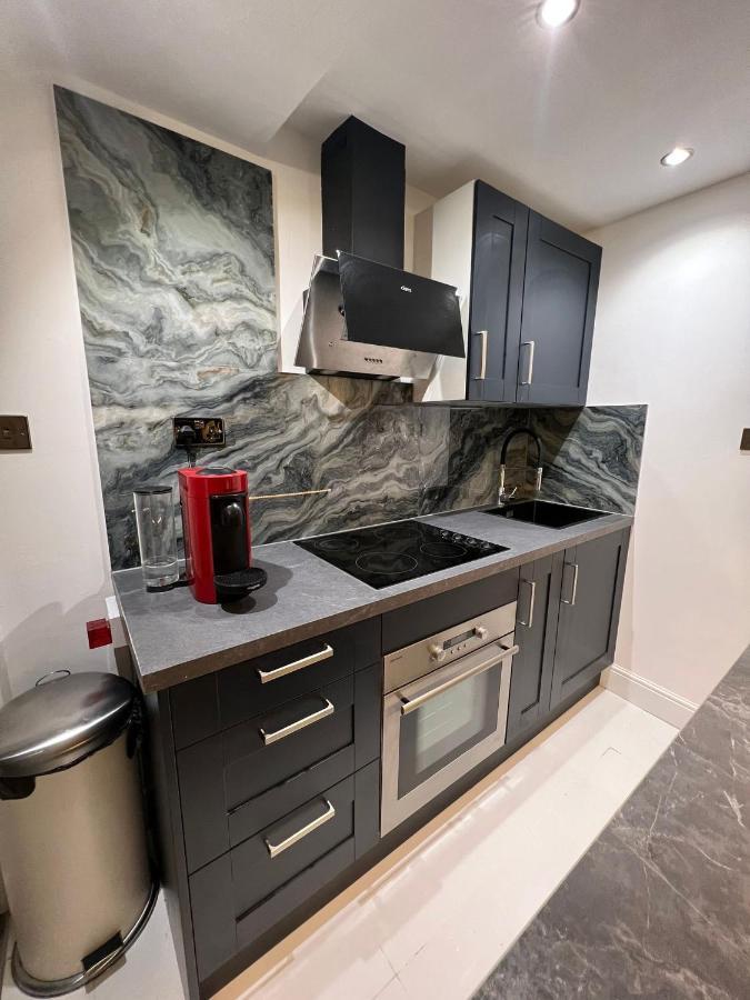 Newly Renovated Modern Studio Apartment In West Kensington London Exterior photo