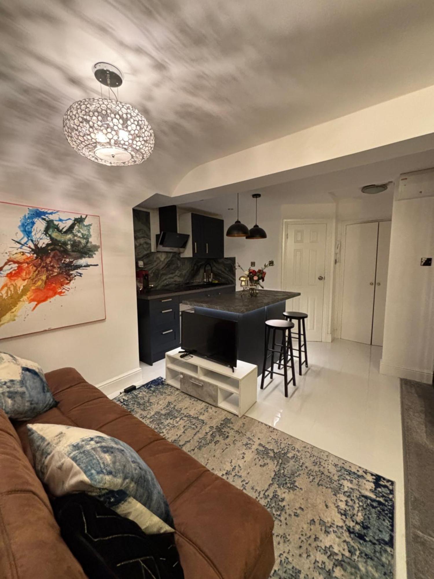 Newly Renovated Modern Studio Apartment In West Kensington London Exterior photo