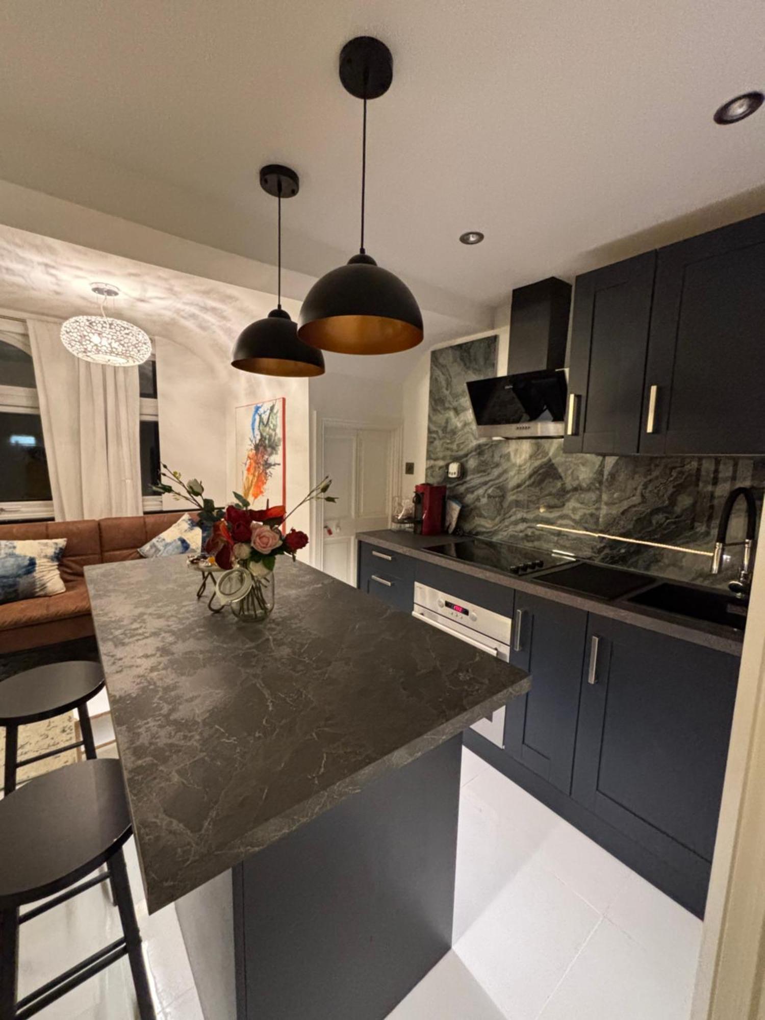 Newly Renovated Modern Studio Apartment In West Kensington London Exterior photo