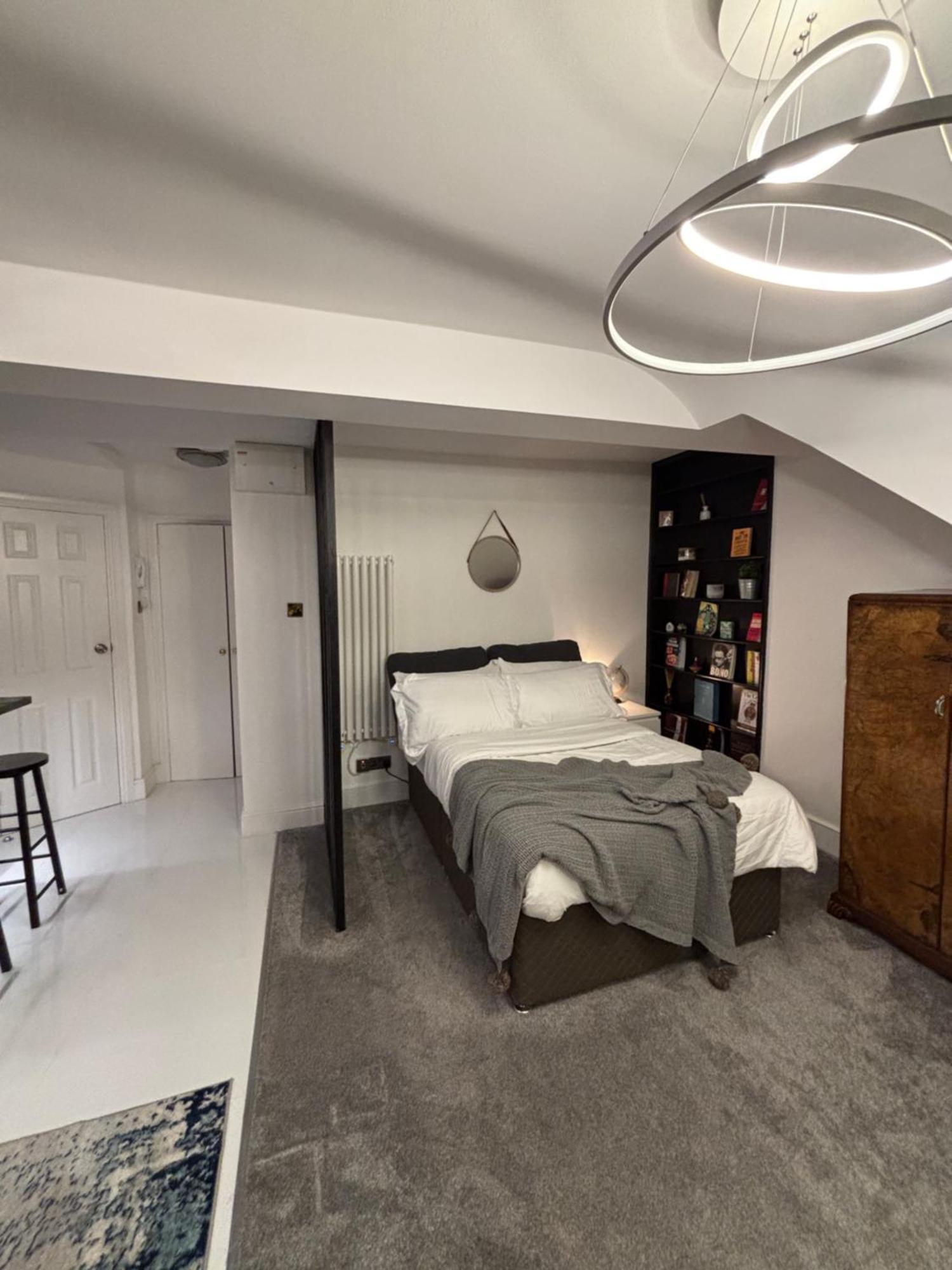 Newly Renovated Modern Studio Apartment In West Kensington London Exterior photo